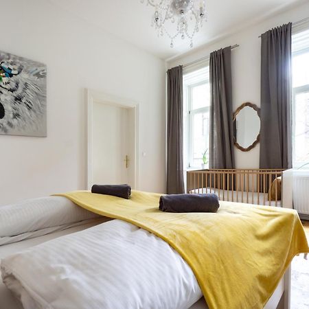 Central Apartment In Viennese Old Building Extérieur photo